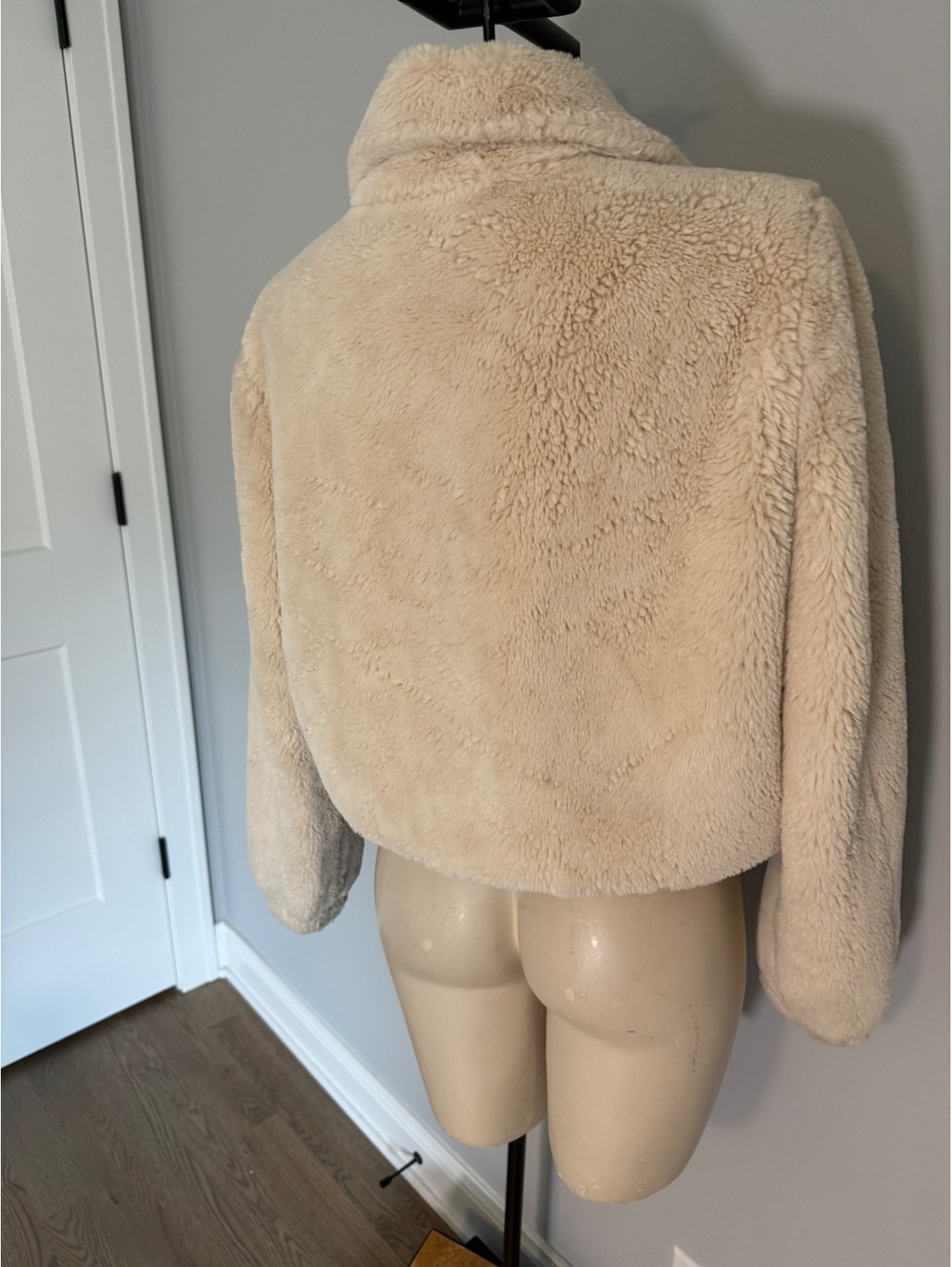 Urban Outfitters Beige Faux Fur Zip-Up Jacket Size S - Picture 8 of 9